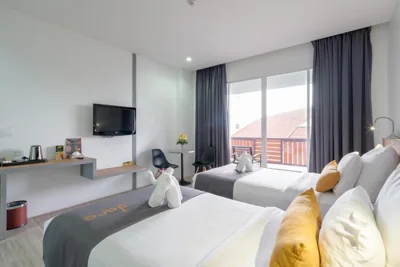 Camera Deluxe con letti singoli e balcone — DARA Hotel